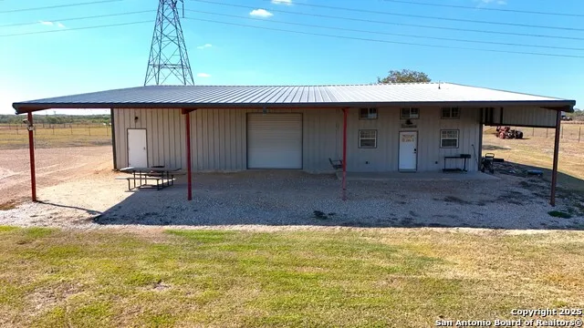 240 Glory Lane Marion, TX 78124