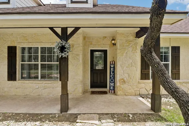 249 Lakeridge Loop Lakehills, TX 78063