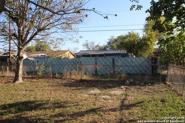 6542 W commerce San Antonio, TX 78227
