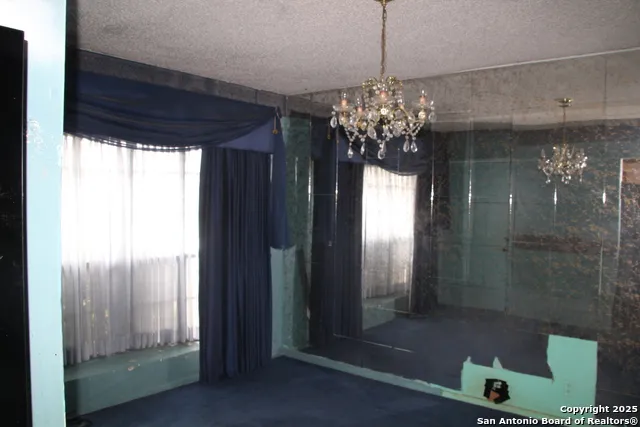 6542 W commerce San Antonio, TX 78227