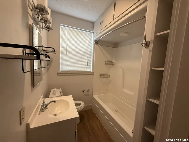 305 E Thornton St Three Rivers, TX 78071