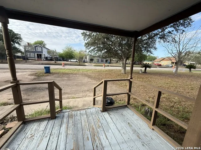 305 E Thornton St Three Rivers, TX 78071