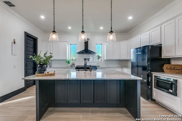 202 Venado Oaks Castroville, TX 78009