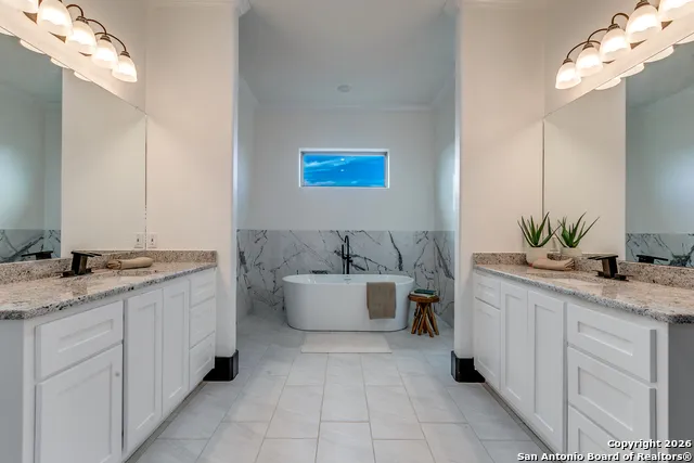 202 Venado Oaks Castroville, TX 78009