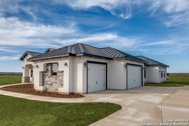 202 Venado Oaks Castroville, TX 78009