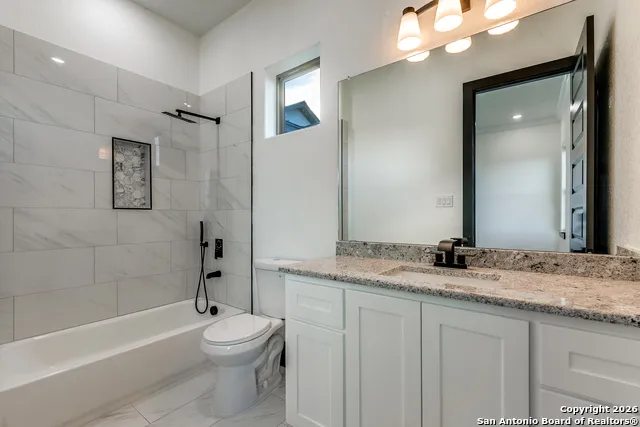 202 Venado Oaks Castroville, TX 78009