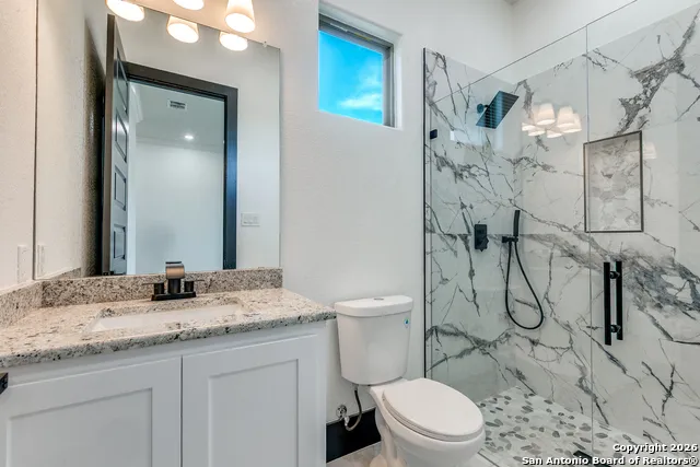 202 Venado Oaks Castroville, TX 78009