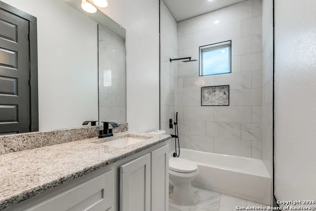 202 Venado Oaks Castroville, TX 78009