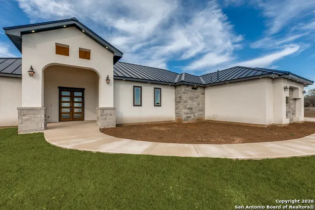 202 Venado Oaks Castroville, TX 78009