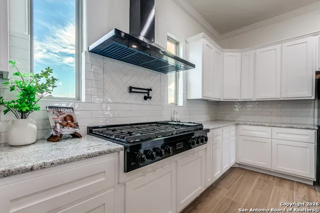 202 Venado Oaks Castroville, TX 78009