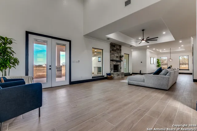 202 Venado Oaks Castroville, TX 78009