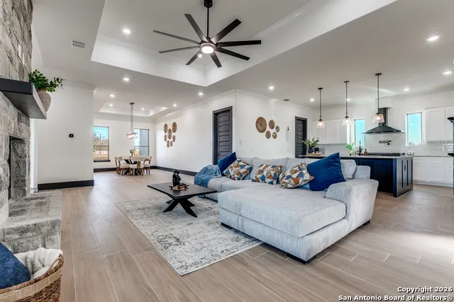 202 Venado Oaks Castroville, TX 78009
