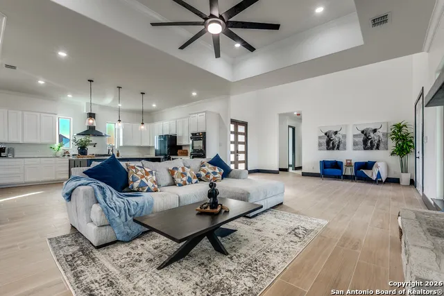 202 Venado Oaks Castroville, TX 78009