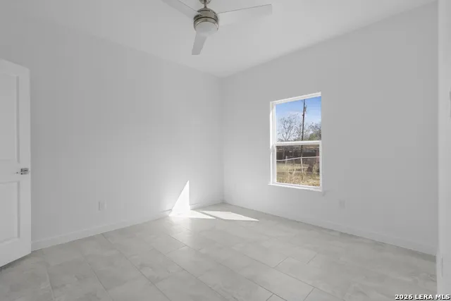 804 Peach Jourdanton, TX 78026
