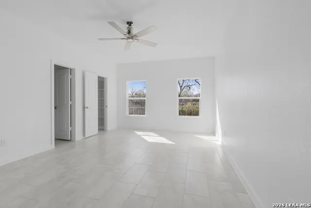 804 Peach Jourdanton, TX 78026