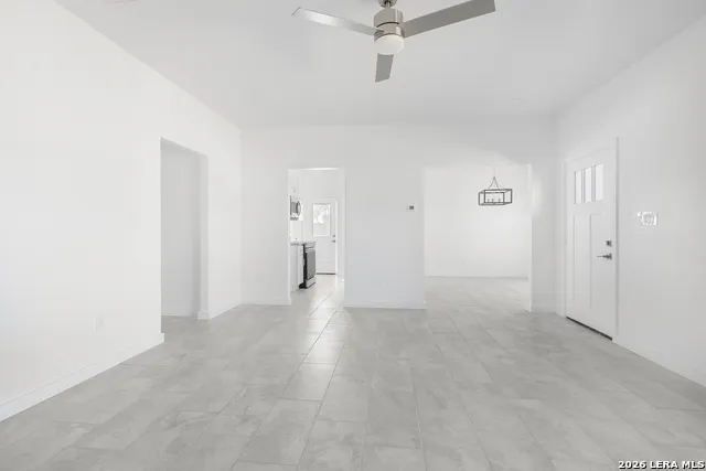 804 Peach Jourdanton, TX 78026