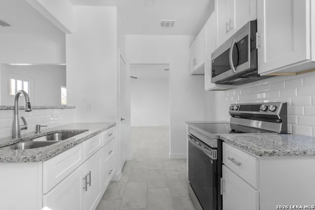 804 Peach Jourdanton, TX 78026