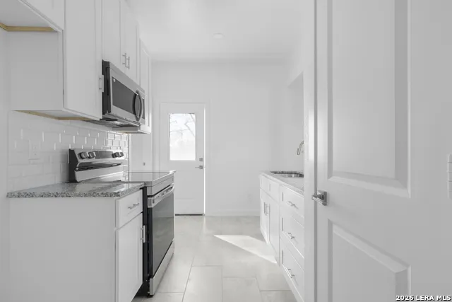 804 Peach Jourdanton, TX 78026