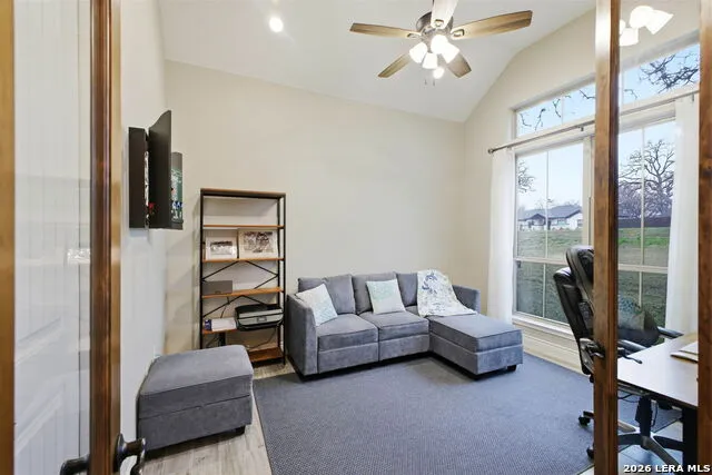 117 Crescent Rdg Adkins, TX 78101