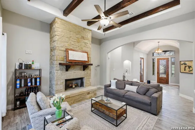 117 Crescent Rdg Adkins, TX 78101