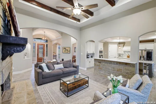 117 Crescent Rdg Adkins, TX 78101
