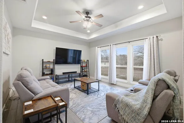 117 Crescent Rdg Adkins, TX 78101