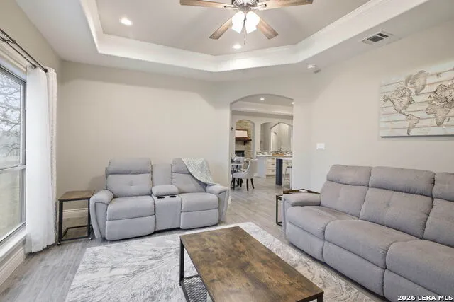 117 Crescent Rdg Adkins, TX 78101