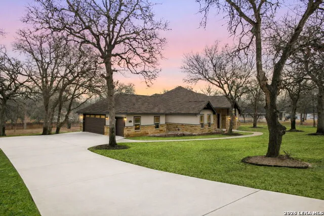 117 Crescent Rdg Adkins, TX 78101