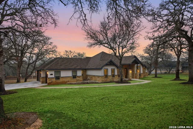 117 Crescent Rdg Adkins, TX 78101