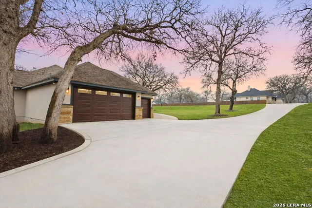 117 Crescent Rdg Adkins, TX 78101