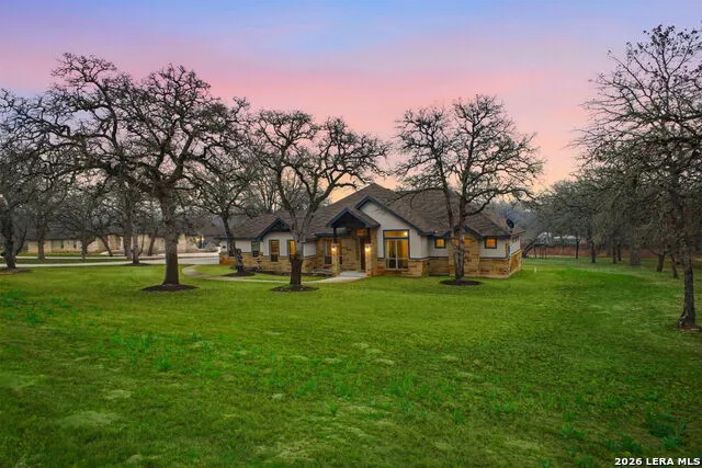 117 Crescent Rdg Adkins, TX 78101