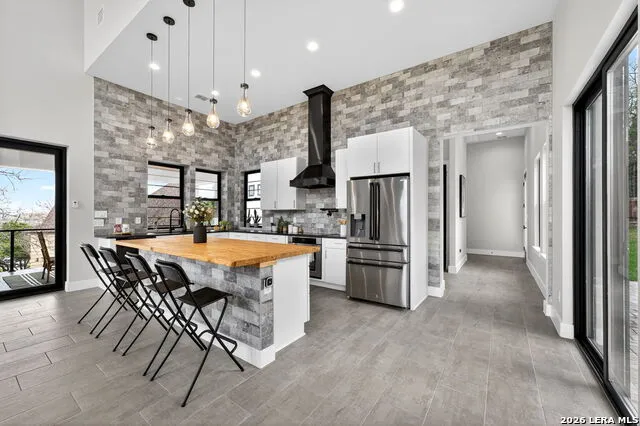 8024 Alton Selma, TX 78154