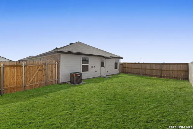344 Cottonmouth Seguin, TX 78155