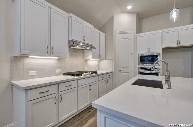 735 Navarro Street New Braunfels, TX 78132