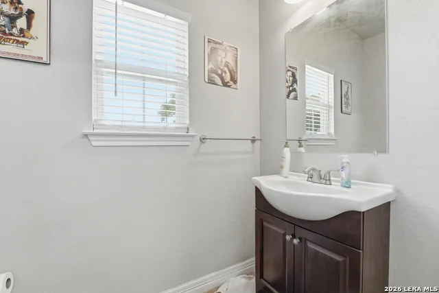 149 W Short Meadow Dr Lytle, TX 78052