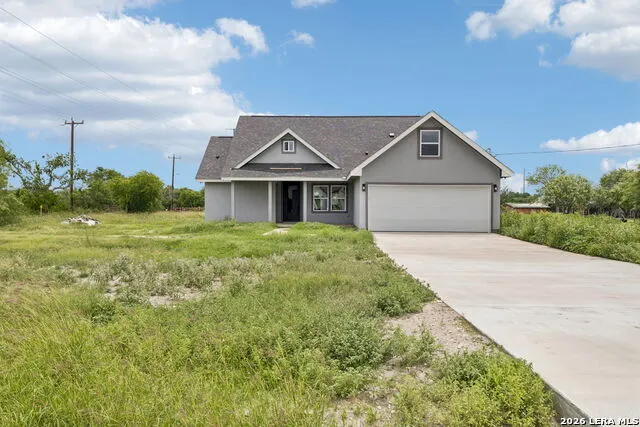 123 Ranchero Natalia, TX 78059