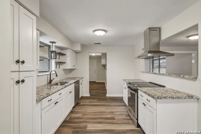 630 Rocklyn Windcrest, TX 78239