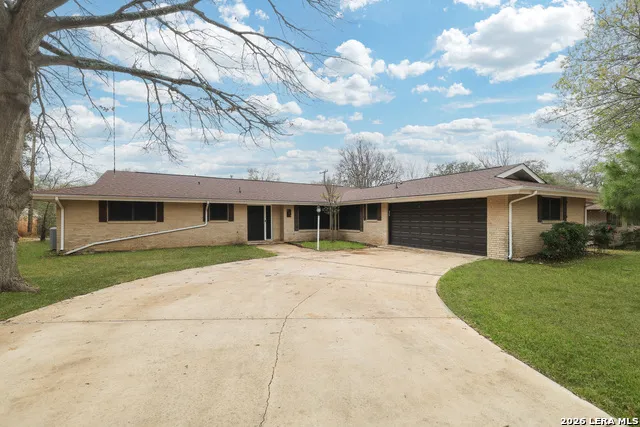 630 Rocklyn Windcrest, TX 78239
