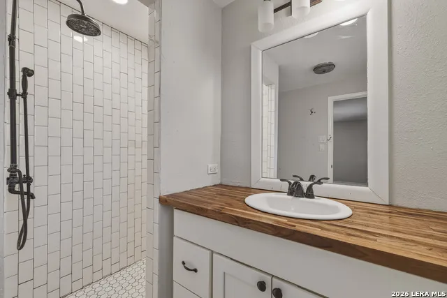 630 Rocklyn Windcrest, TX 78239
