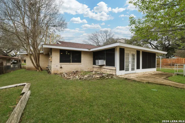 630 Rocklyn Windcrest, TX 78239