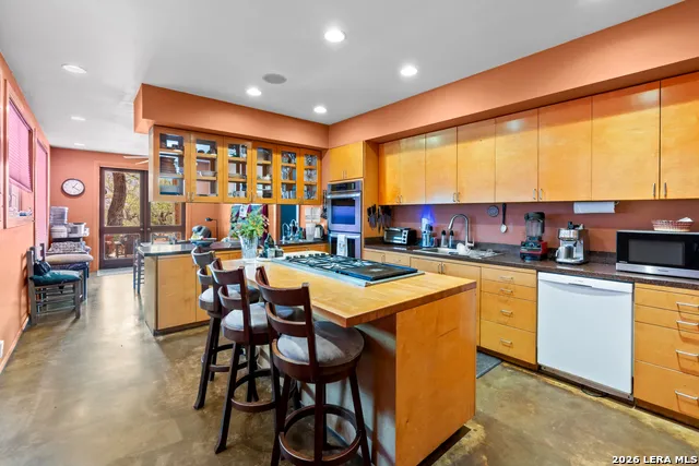 961 Pico Laredo, TX 78045