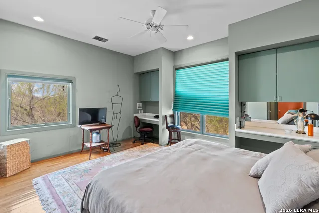 961 Pico Laredo, TX 78045