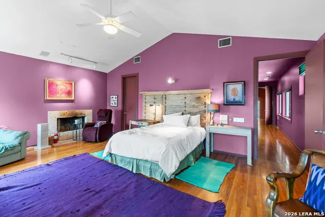 961 Pico Laredo, TX 78045