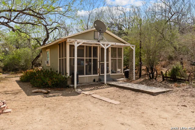 961 Pico Laredo, TX 78045