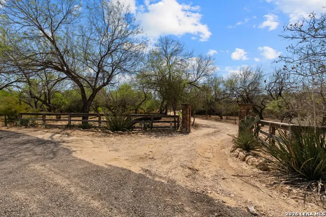 961 Pico Laredo, TX 78045
