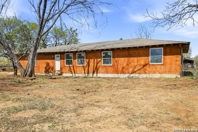 11515 Ford Adkins, TX 78101