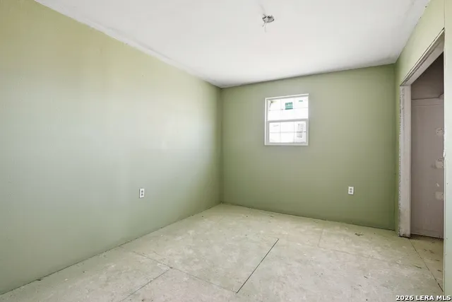 11515 Ford Adkins, TX 78101