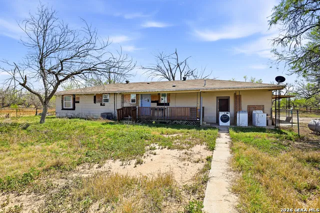 11515 Ford Adkins, TX 78101