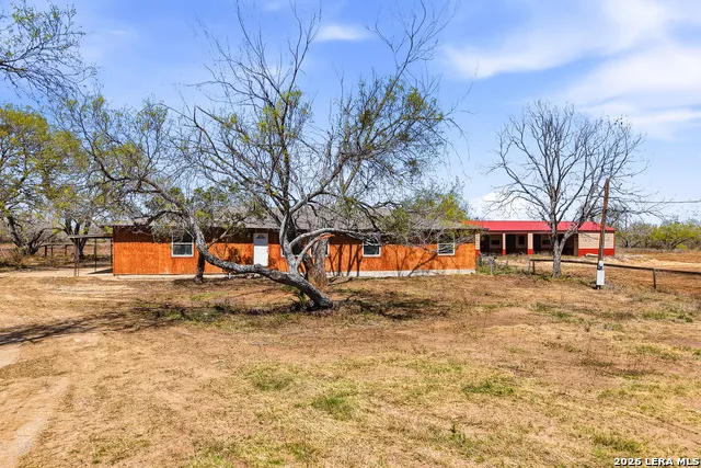 11515 Ford Adkins, TX 78101