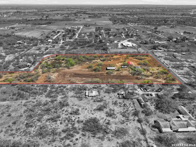11515 Ford Adkins, TX 78101